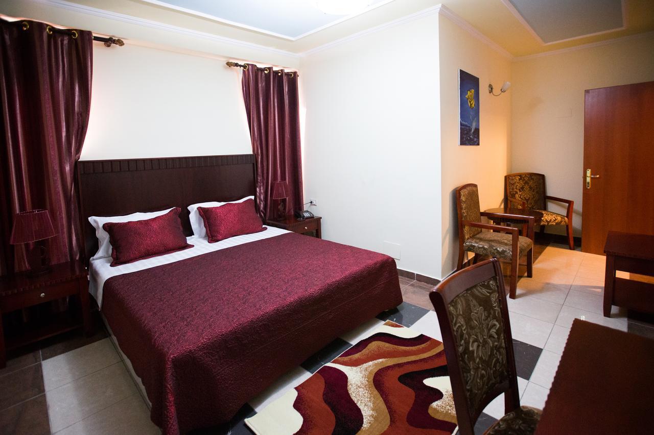 Orchidea Hotel Тирана Екстериор снимка