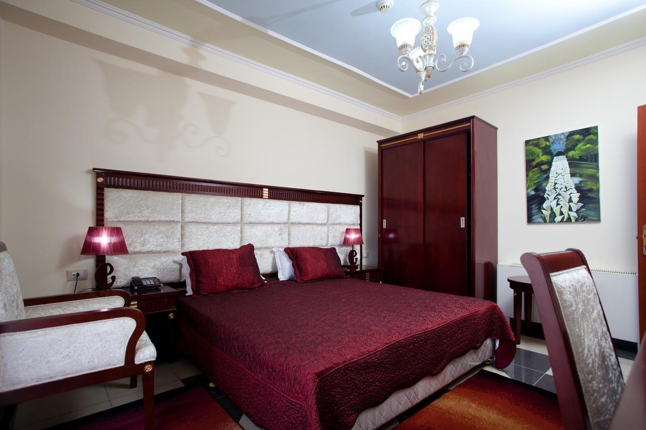 Orchidea Hotel Тирана Екстериор снимка