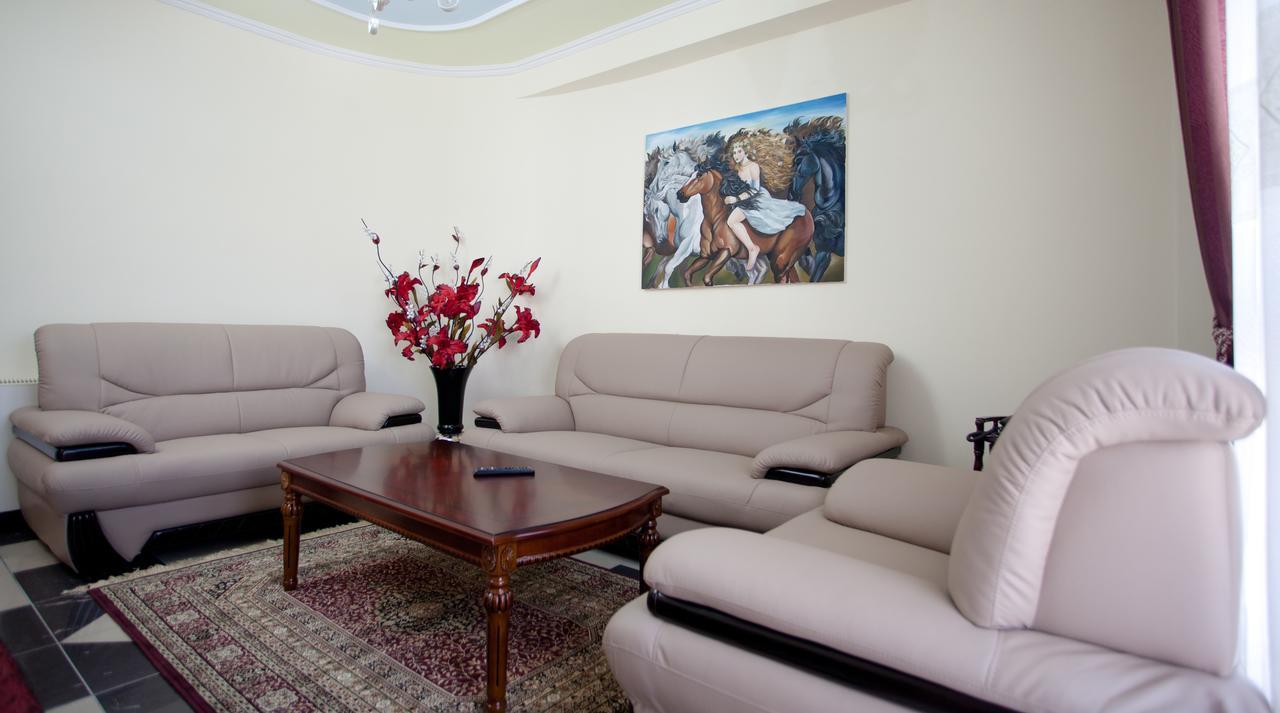 Orchidea Hotel Тирана Екстериор снимка