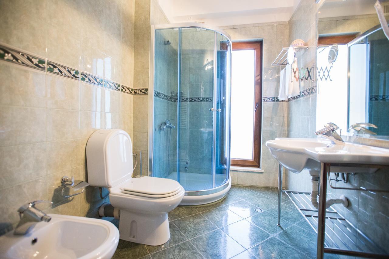 Orchidea Hotel Тирана Екстериор снимка