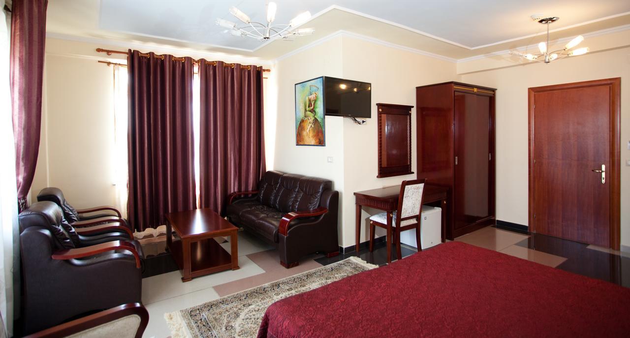 Orchidea Hotel Тирана Екстериор снимка