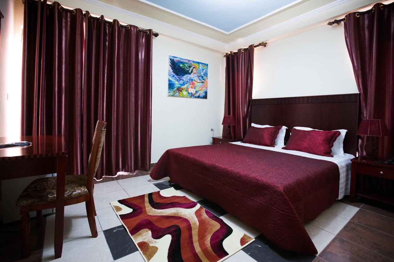 Orchidea Hotel Тирана Екстериор снимка