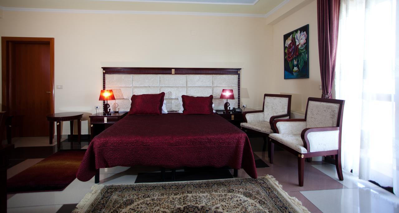 Orchidea Hotel Тирана Екстериор снимка