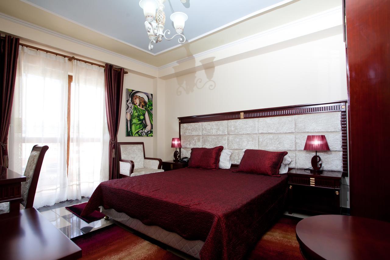 Orchidea Hotel Тирана Екстериор снимка
