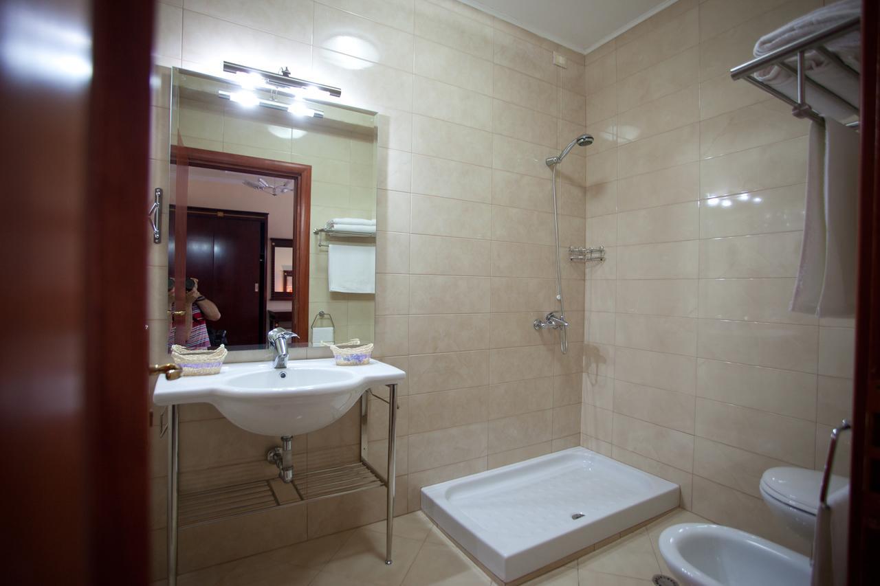 Orchidea Hotel Тирана Екстериор снимка
