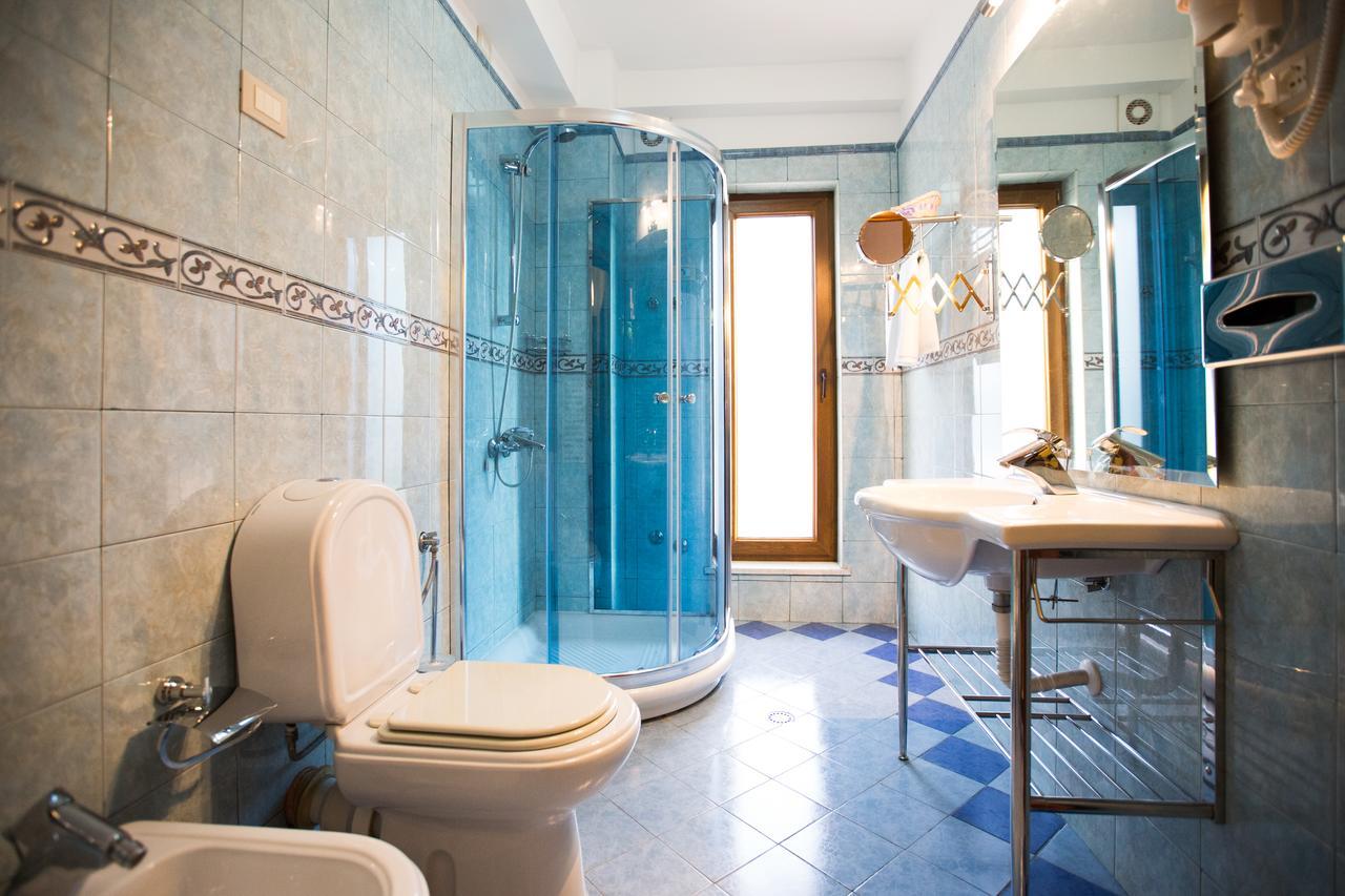 Orchidea Hotel Тирана Екстериор снимка