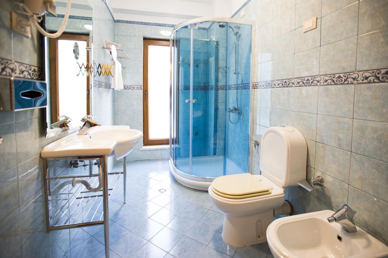 Orchidea Hotel Тирана Екстериор снимка