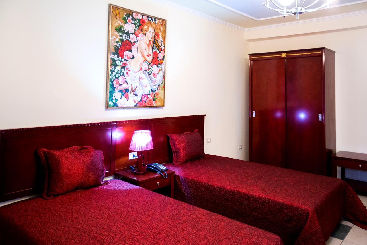 Orchidea Hotel Тирана Екстериор снимка