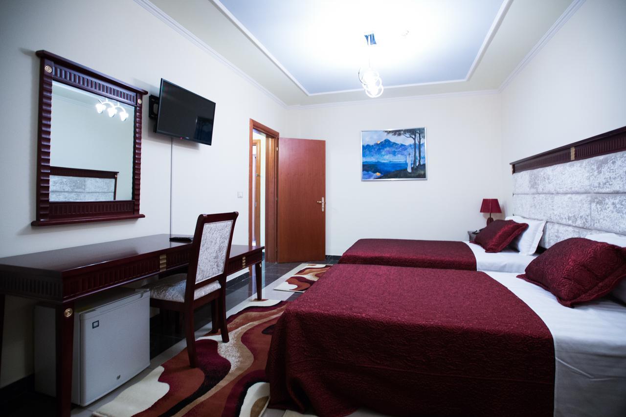 Orchidea Hotel Тирана Екстериор снимка